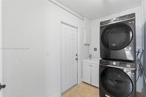 Villa ou maison à vendre à Miami, Floride: 3 chambres, 203.73 m2 № 1890091 - photo 30