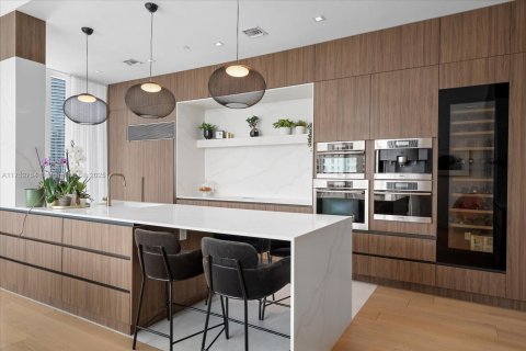 Condominio en venta en Miami, Florida, 3 dormitorios, 244.05 m2 № 2012890 - foto 8
