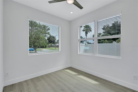 Villa ou maison à vendre à Saint Petersburg, Floride: 4 chambres, 190.91 m2 № 1907497 - photo 16