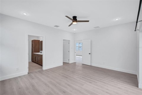 Villa ou maison à vendre à Saint Petersburg, Floride: 4 chambres, 190.91 m2 № 1907497 - photo 10