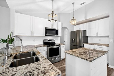 Villa ou maison à vendre à Kissimmee, Floride: 4 chambres, 153.47 m2 № 2334292 - photo 4