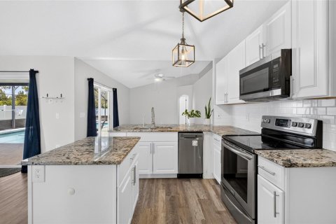 Villa ou maison à vendre à Kissimmee, Floride: 4 chambres, 153.47 m2 № 2334292 - photo 5