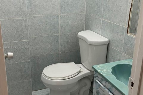 Condo in Hialeah, Florida, 1 bedroom  № 1936688 - photo 5