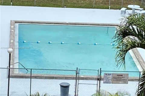 Condo in Hialeah, Florida, 1 bedroom  № 1936688 - photo 13