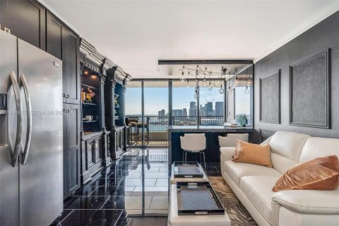 Condominio en venta en Miami, Florida, 2 dormitorios, 74.32 m2 № 1993831 - foto 1