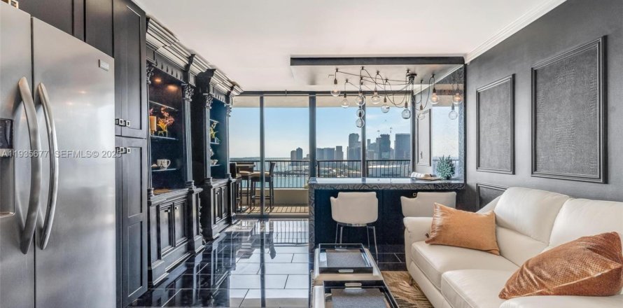 Condominio en Miami, Florida, 2 dormitorios  № 1993831