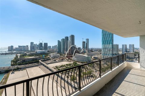 Condominio en venta en Miami, Florida, 2 dormitorios, 74.32 m2 № 1993831 - foto 12