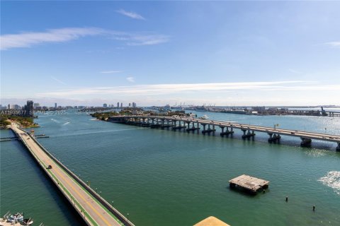 Condominio en venta en Miami, Florida, 2 dormitorios, 74.32 m2 № 1993831 - foto 19