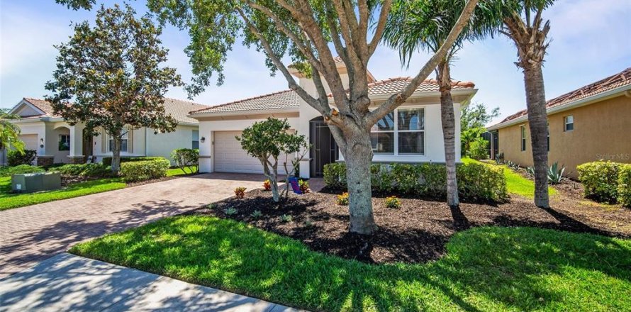 House in Bradenton, Florida 3 bedrooms, 170.94 sq.m. № 1631805