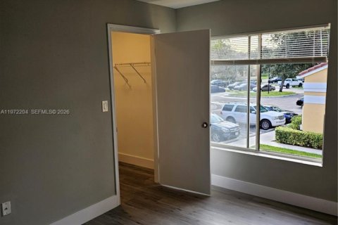 Condo in Oakland Park, Florida, 2 bedrooms  № 2040813 - photo 17