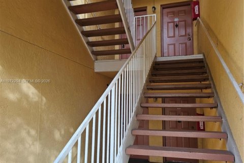 Condo in Oakland Park, Florida, 2 bedrooms  № 2040813 - photo 2