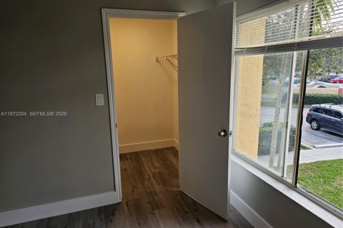 Condo in Oakland Park, Florida, 2 bedrooms  № 2040813 - photo 27