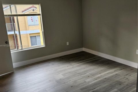 Condo in Oakland Park, Florida, 2 bedrooms  № 2040813 - photo 21