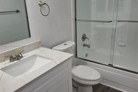 Condo in Oakland Park, Florida, 2 bedrooms  № 2040813 - photo 19