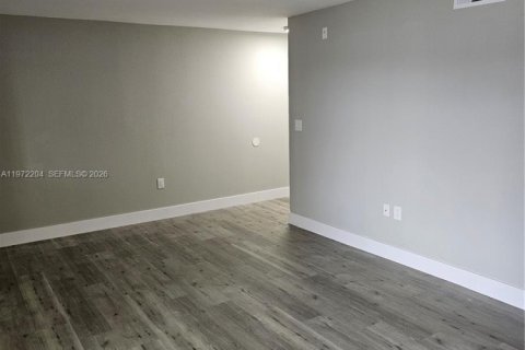 Condo in Oakland Park, Florida, 2 bedrooms  № 2040813 - photo 22