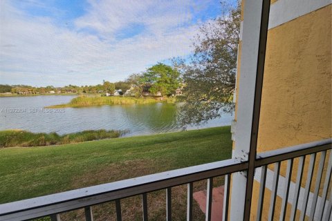 Condo in Oakland Park, Florida, 2 bedrooms  № 2040813 - photo 5