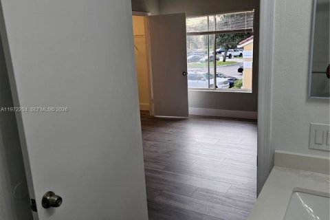 Condo in Oakland Park, Florida, 2 bedrooms  № 2040813 - photo 20