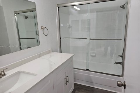 Condo in Oakland Park, Florida, 2 bedrooms  № 2040813 - photo 15