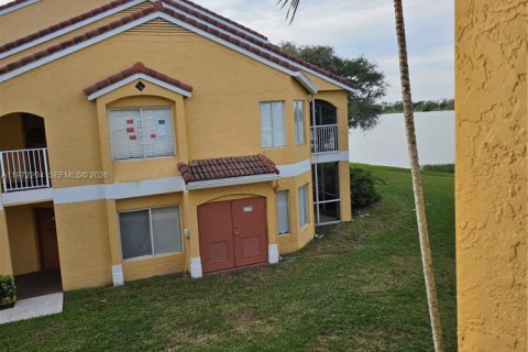 Condo in Oakland Park, Florida, 2 bedrooms  № 2040813 - photo 11