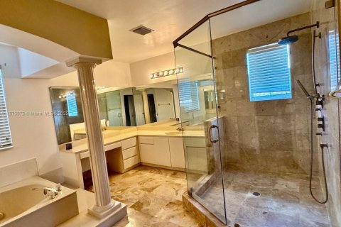 Villa ou maison à louer à Pembroke Pines, Floride: 5 chambres, 331.2 m2 № 1981845 - photo 10