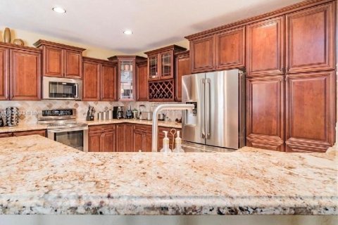 Villa ou maison à louer à Pembroke Pines, Floride: 5 chambres, 331.2 m2 № 1981845 - photo 5