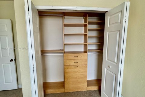 Villa ou maison à louer à Pembroke Pines, Floride: 5 chambres, 331.2 m2 № 1981845 - photo 14