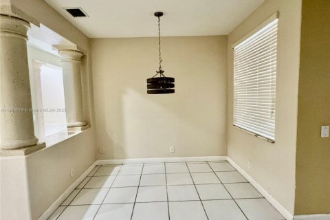 Villa ou maison à louer à Pembroke Pines, Floride: 5 chambres, 331.2 m2 № 1981845 - photo 7