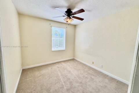 Villa ou maison à louer à Pembroke Pines, Floride: 5 chambres, 331.2 m2 № 1981845 - photo 13