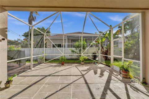 Villa ou maison à louer à Pembroke Pines, Floride: 5 chambres, 331.2 m2 № 1981845 - photo 4