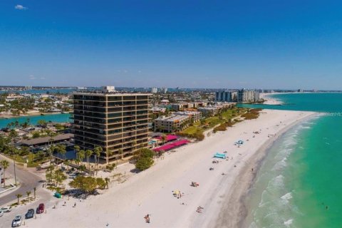 Condo à Treasure Island, Floride, 2 chambres  № 2355102