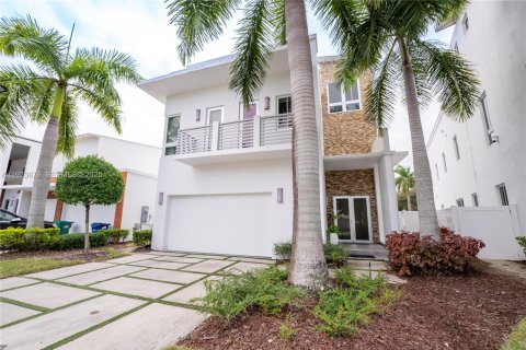 Villa ou maison à Doral, Floride 4 chambres, 366.69 m2 № 2039047