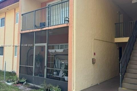 Copropriété à vendre à Lauderhill, Floride: 2 chambres, 99.41 m2 № 1978214 - photo 2