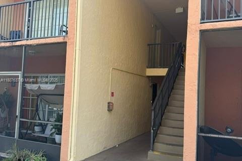 Copropriété à vendre à Lauderhill, Floride: 2 chambres, 99.41 m2 № 1978214 - photo 3