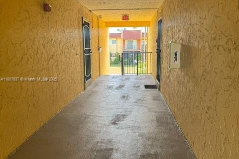 Copropriété à vendre à Lauderhill, Floride: 2 chambres, 99.41 m2 № 1978214 - photo 4