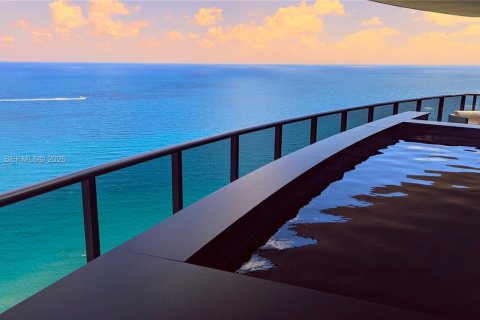 Кондоминиум с 4 спальнями в Санни-Айлс-Бич, Флорида № 2050786