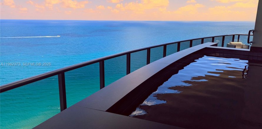 Кондоминиум с 4 спальнями в Санни-Айлс-Бич, Флорида № 2050786