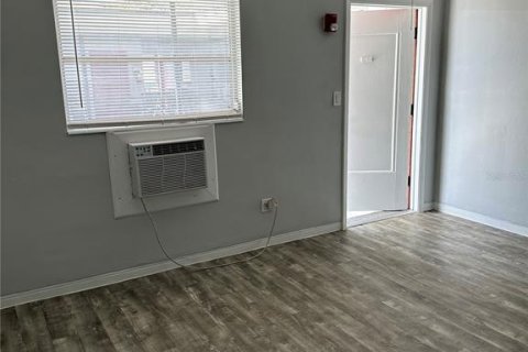 Apartment in Saint Petersburg, Florida 3 rooms, 37.16 sq.m. № 2379066 - photo 2