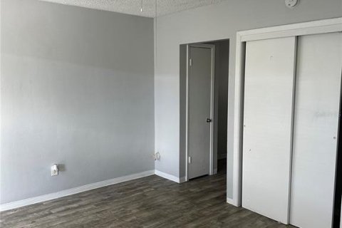 Apartment in Saint Petersburg, Florida 3 rooms, 37.16 sq.m. № 2379066 - photo 3