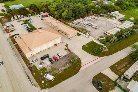 Propiedad comercial en Punta Gorda, Florida 941.47 m2 № 2223163