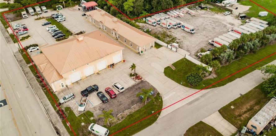 Immobilier commercial à Punta Gorda, Floride 941.47 m2 № 2223163