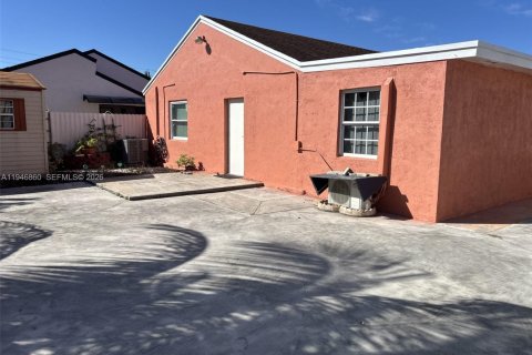 House in Miramar, Florida 4 bedrooms, 128.95 sq.m. № 2003617 - photo 8