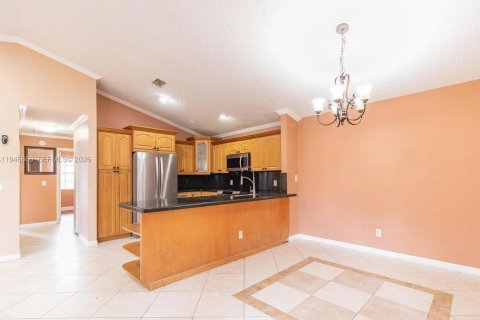 House in Miramar, Florida 4 bedrooms, 128.95 sq.m. № 2003617 - photo 7