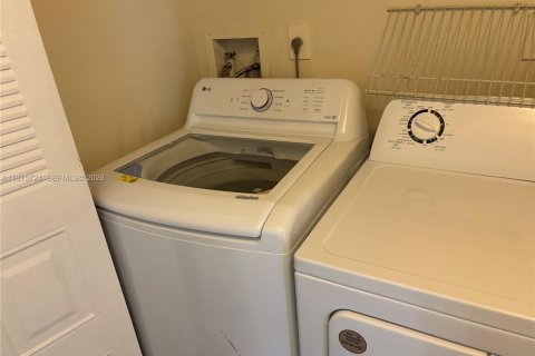 Condominio en alquiler en Oakland Park, Florida, 2 dormitorios, 116.69 m2 № 2045241 - foto 8