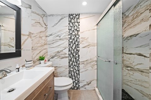Villa ou maison à vendre à Miami, Floride: 6 chambres, 276.11 m2 № 1930413 - photo 25