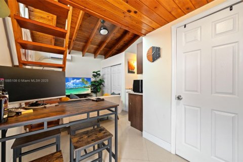 Villa ou maison à vendre à Miami, Floride: 6 chambres, 276.11 m2 № 1930413 - photo 21