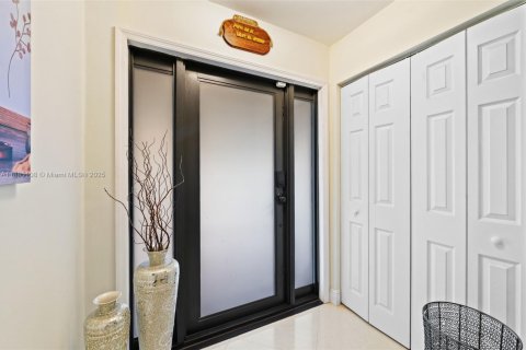 Villa ou maison à vendre à Miami, Floride: 6 chambres, 276.11 m2 № 1930413 - photo 6