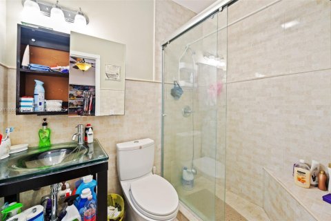 Villa ou maison à vendre à Miami, Floride: 6 chambres, 276.11 m2 № 1930413 - photo 27