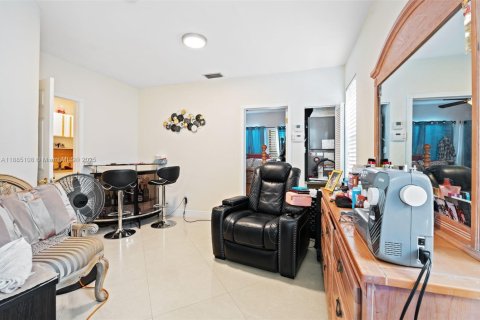 Villa ou maison à vendre à Miami, Floride: 6 chambres, 276.11 m2 № 1930413 - photo 26