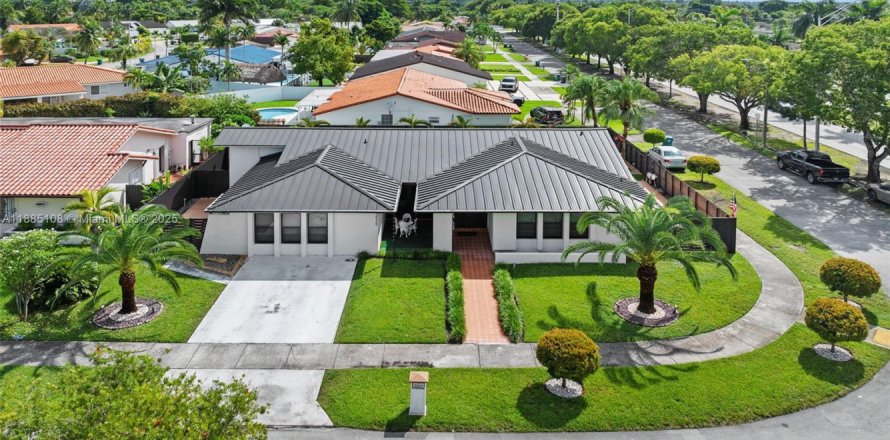 Villa ou maison à Miami, Floride 6 chambres, 276.11 m2 № 1930413