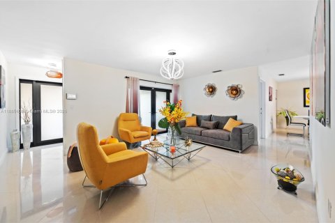 Villa ou maison à vendre à Miami, Floride: 6 chambres, 276.11 m2 № 1930413 - photo 7